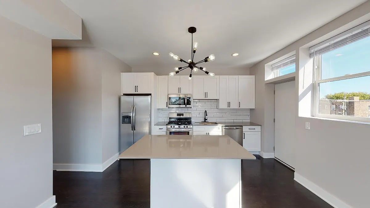 Building Photo - 1745 W Touhy Ave #1