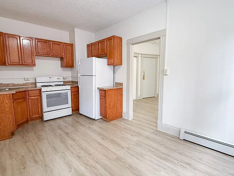 31-33 Bond St — Photo 1