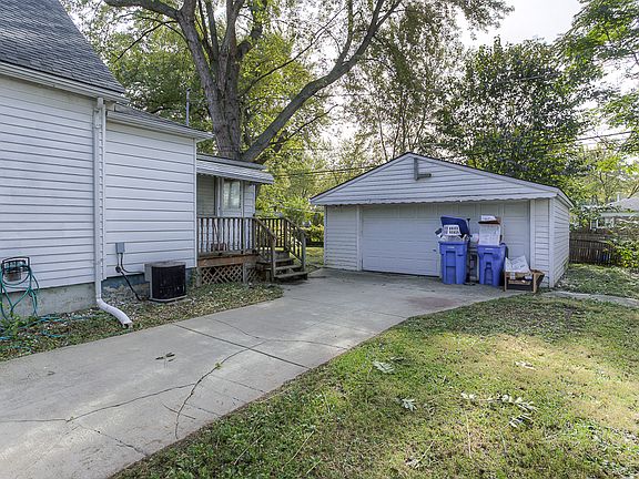 3rd image of 25645 Norfolk St