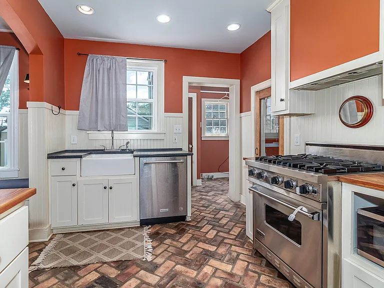 703 Hickman Rd — Photo 8