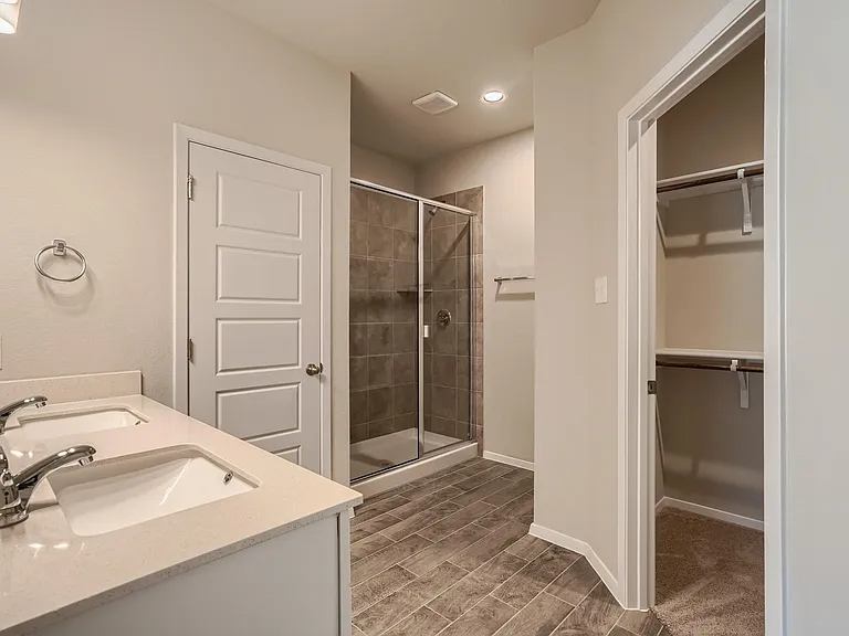 137 Delta Crst — Photo 16