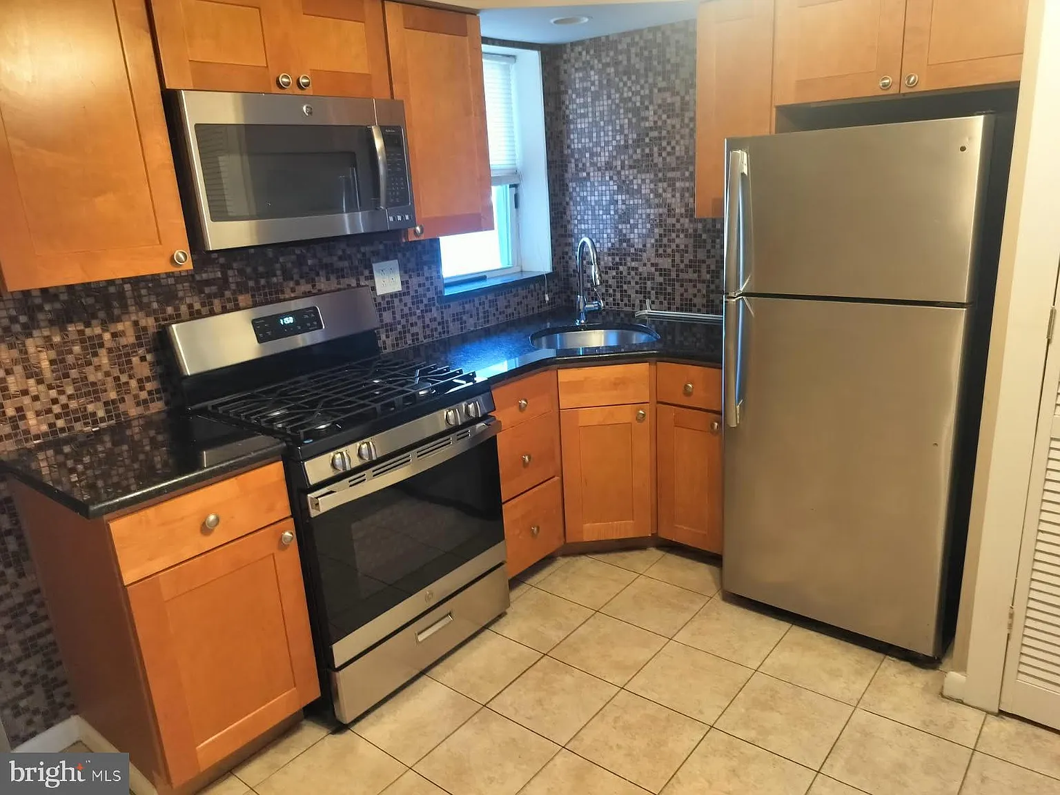 2 bed, 2484 sqft, $1,800 — Photo 3