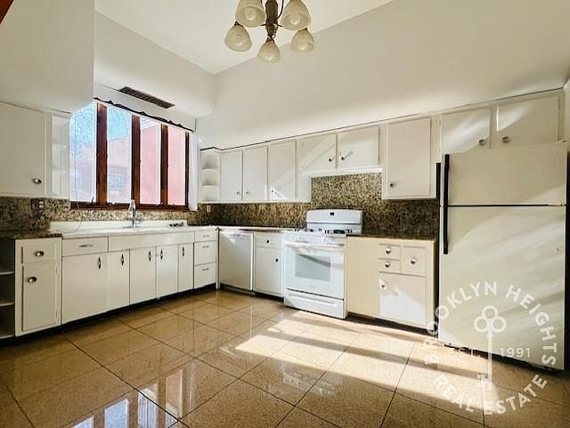 1st image of 504 1st St APT 2