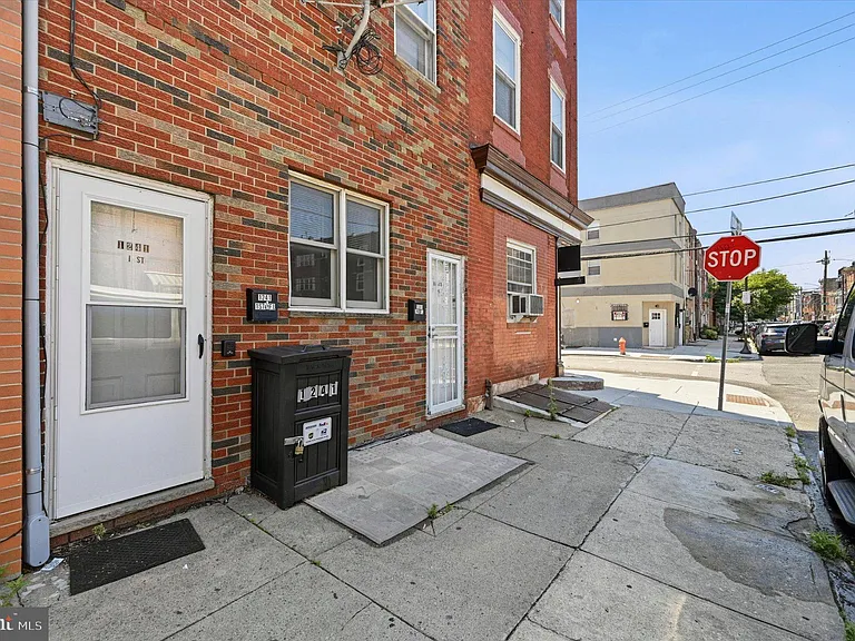 1241 S 8th St — Photo 8