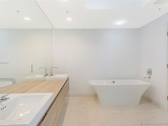 5th image of 17111 Biscayne Blvd Unit 1901