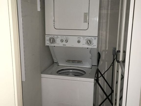 5th image of 200 S Martel Ave