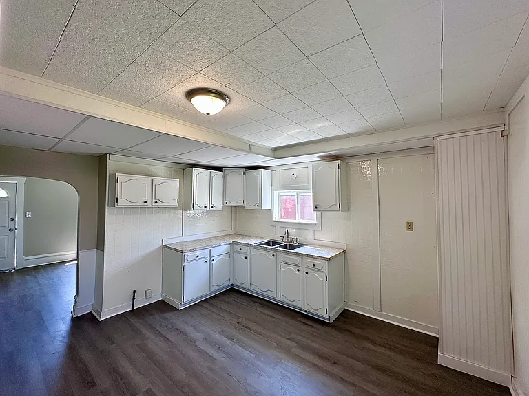 831 Morton St — Photo 10