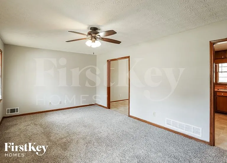 240 Summerwood Ln — Photo 9