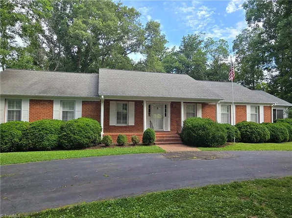 155 Oakgrove Dr, Stoneville, NC 27048