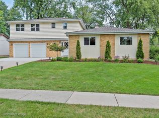 540 Milton Ln, Schaumburg, IL 60169