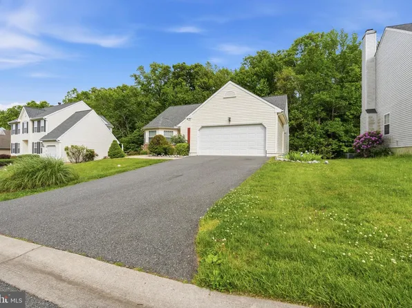 279 E Flagstone Dr, Newark, DE 19702