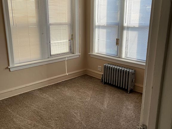 2nd image of 6423 N Francisco Ave APT 1