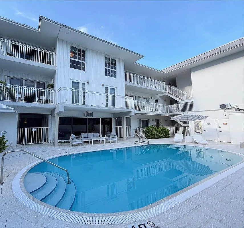 290 Sunrise Dr — Photo 1