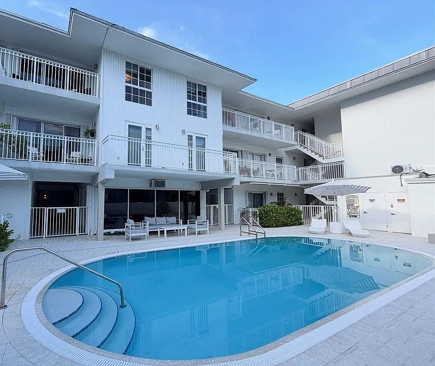 290 Sunrise Dr #205