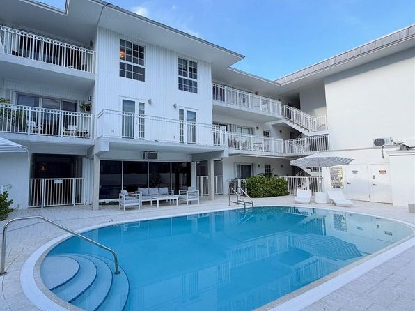 290 Sunrise Dr APT 205