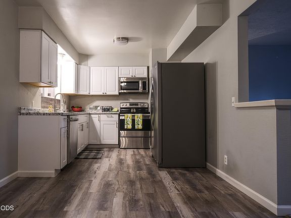 3rd image of 1921 Regina Way