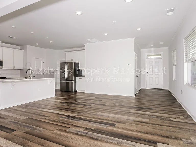 2061 Caen St — Photo 10