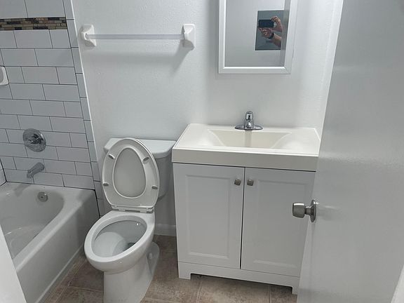 5th image of 15423 Livingston Ave #1