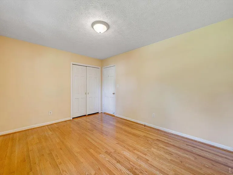 405 Oakland Cir — Photo 17
