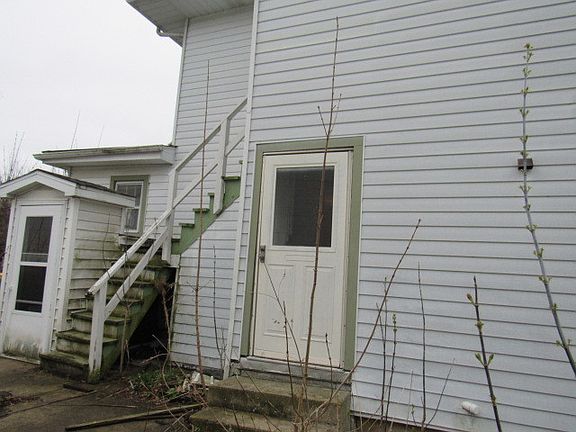 5th image of 320 Lincoln Ave