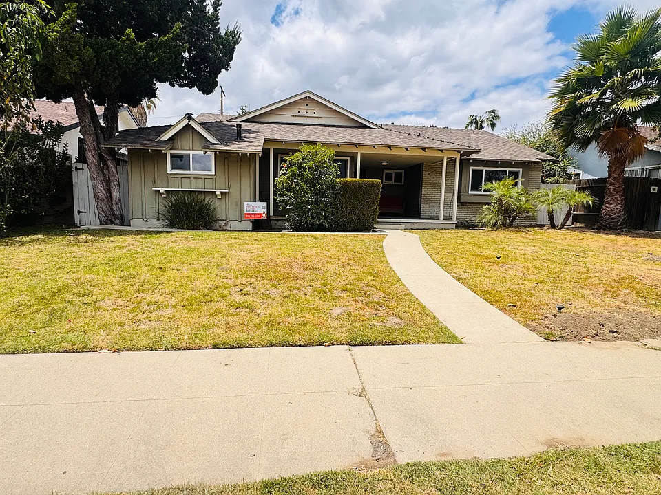 9327 Woodley Ave