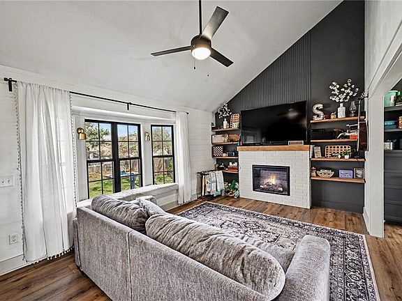 5th image of 608 Castile St