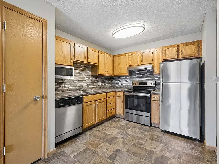 Highland View Apartments — Photo 90