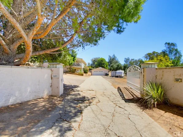 1691 Roble Grande Rd, Alpine, CA 91901