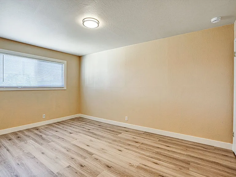 452 Wilshire Ave — Photo 20
