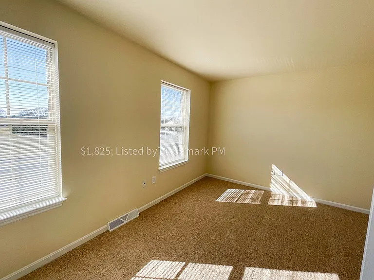 1921 Shady Oak Dr — Photo 14
