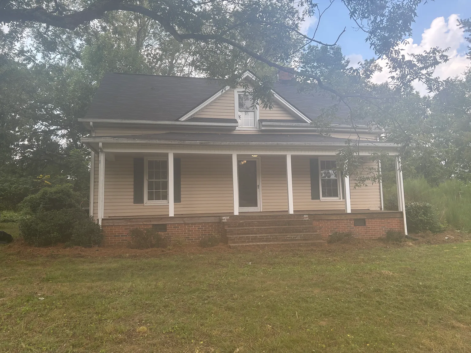 4 bed, 2400 sqft, $2,000 — Photo 1