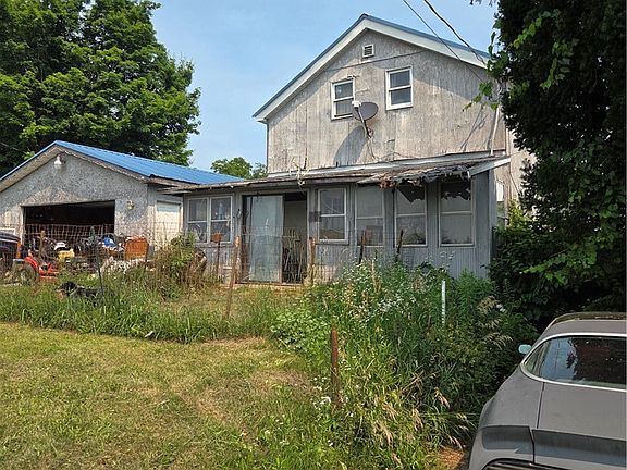 4th image of 594-596 Davis Rd