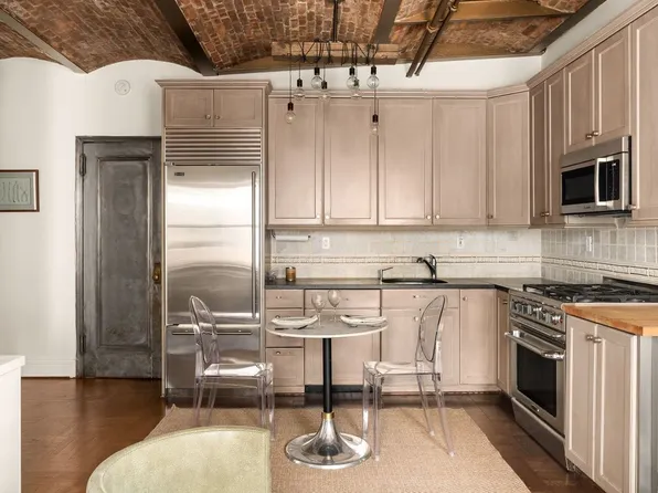 205 West 57th Street image 5 of 7