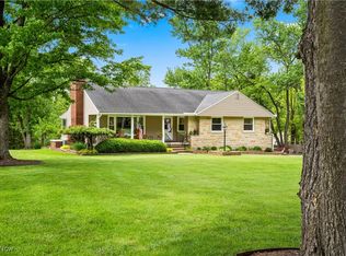 17912 S Meadowpark Dr, Walton Hills, OH 44146