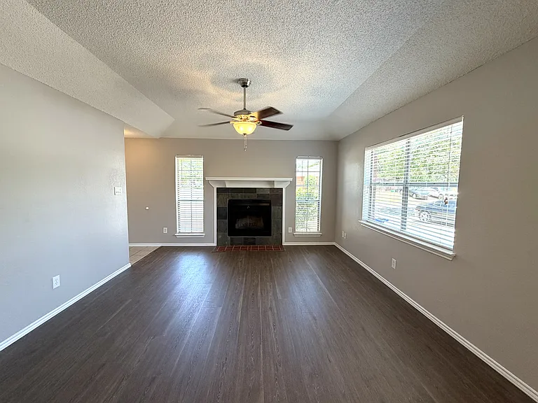 405 Augustine Dr — Photo 5
