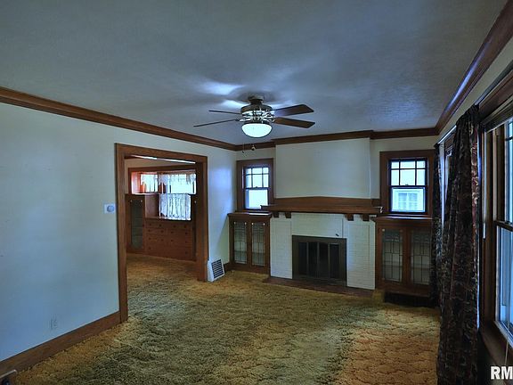 5th image of 726 W Eleanor Pl