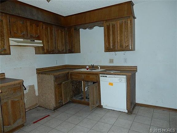 5th image of 14247 S Hickory Pl E