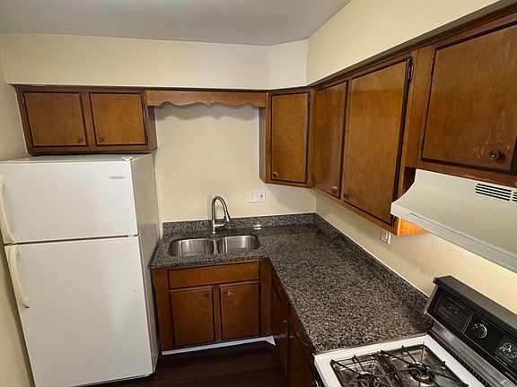2nd image of 3627-3631 N Rockton Ave #3631-302