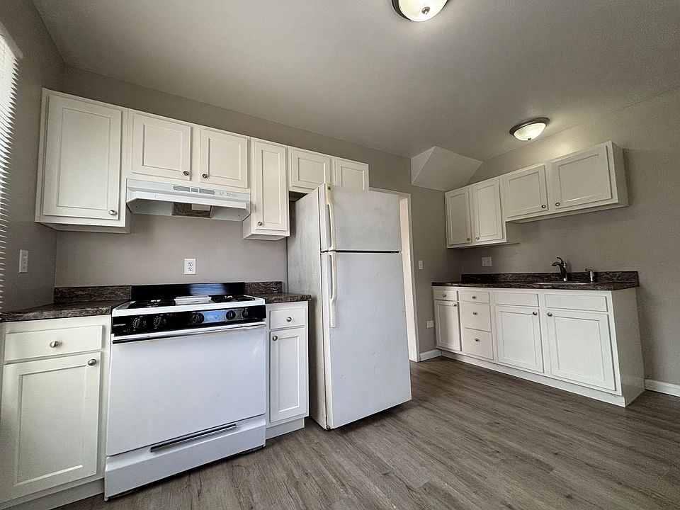 1st image of 10565 Main St #3