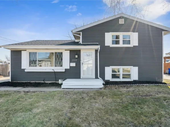 2119 Lauren Dr SW, Cedar Rapids, IA 52404