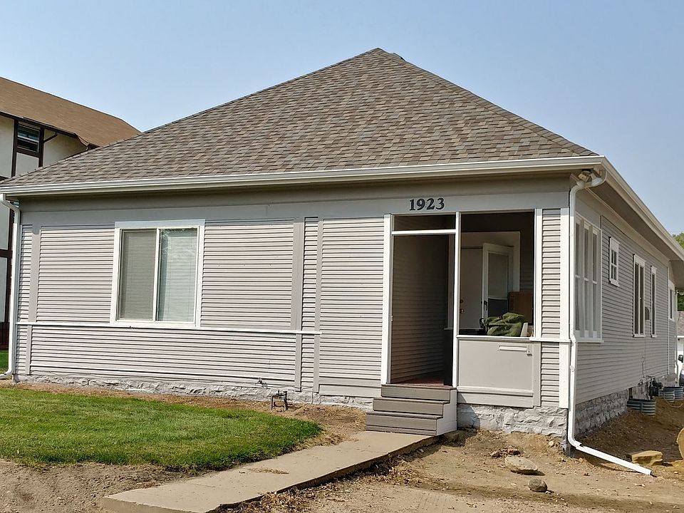 1st image of 1923 11th Ave