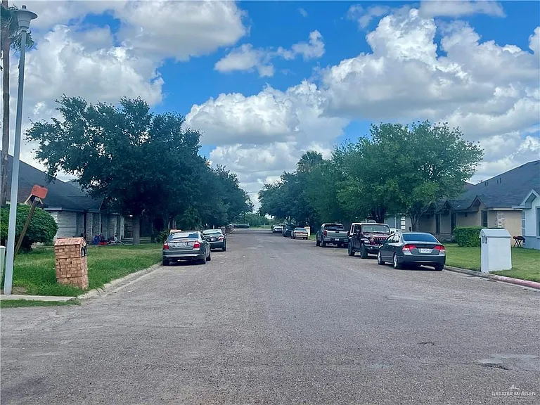 2302 Kimberly Ln — Photo 3