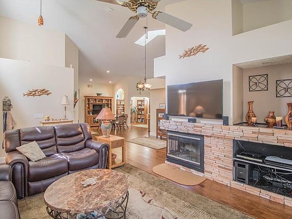 5th image of 830 Weatherly Ct