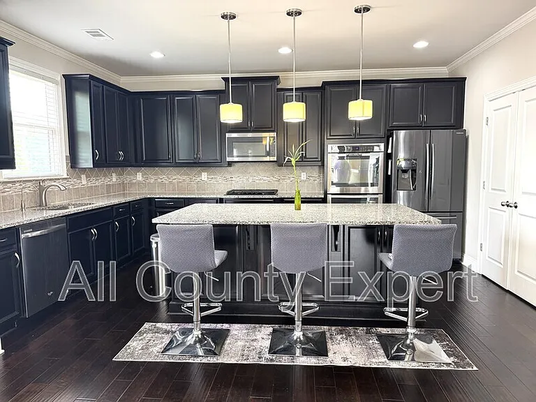 1674 Fairview Dr — Photo 12