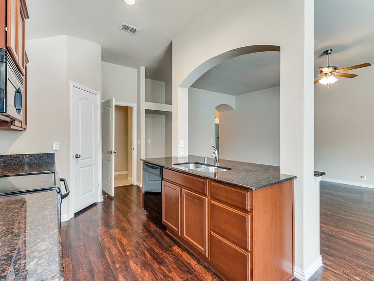 4920 Lemon Grove Dr — Photo 8