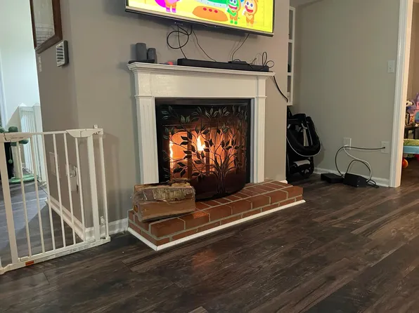 2322 Hunters Run Dr, Reston, VA 20191