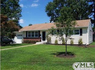 11 Doreen Dr, Oceanport, NJ 07757