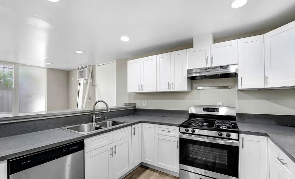Building Photo - 932 Maltman Ave