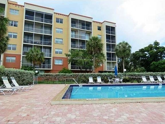 2nd image of 2821 N Miami Beach Blvd #6K
