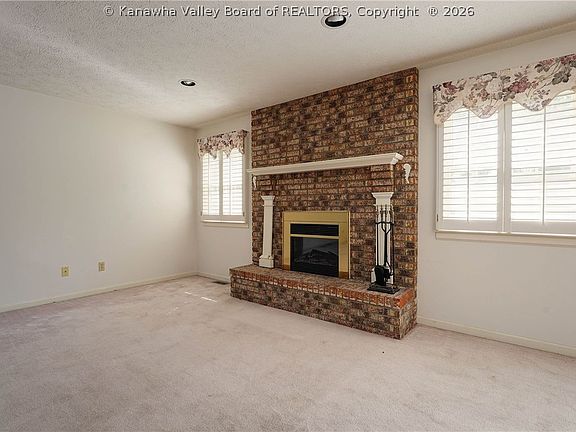 4th image of 2 Beacon Hl